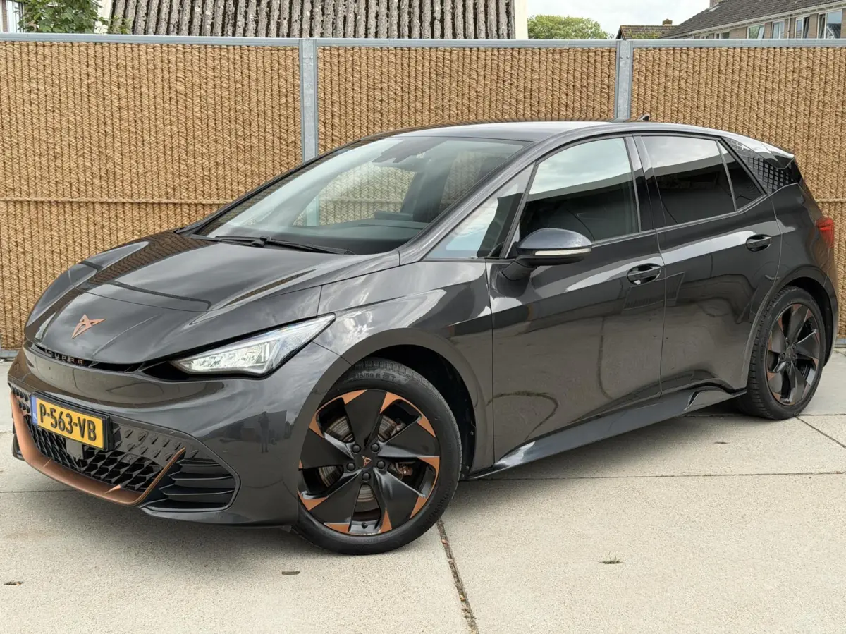 Adrenaline One 62 kWh SoH 91,21% Stuur en- stoelverwarming | LED verlichting | Apple CarPlay/Android Auto | Cruise control adaptief | Climate control | Parkeersensoren voor en achter | Achte