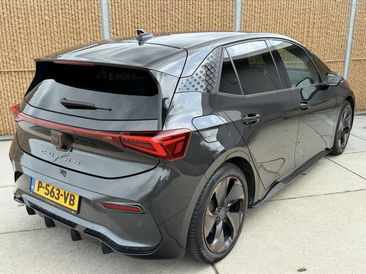 Adrenaline One 62 kWh SoH 91,21% Stuur en- stoelverwarming | LED verlichting | Apple CarPlay/Android Auto | Cruise control adaptief | Climate control | Parkeersensoren voor en achter | Achte