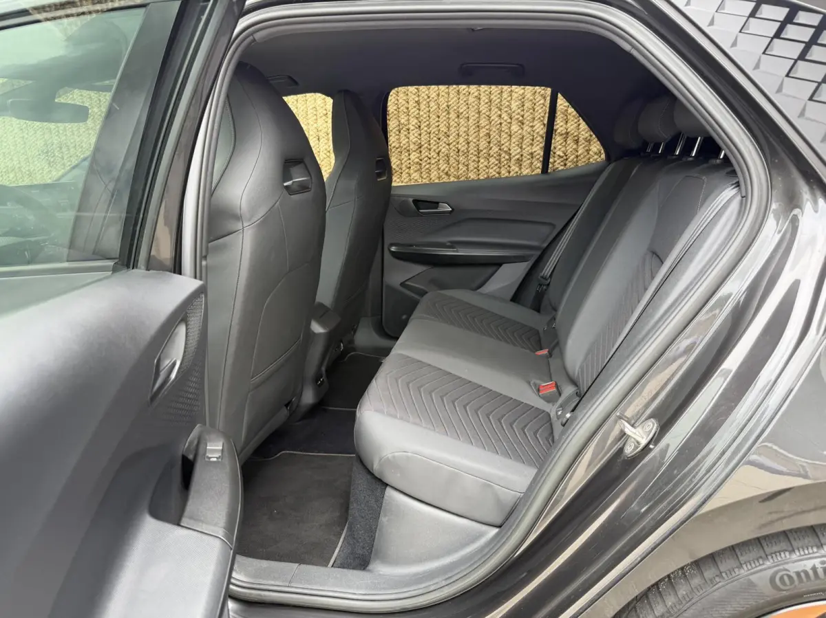 Adrenaline One 62 kWh SoH 91,21% Stuur en- stoelverwarming | LED verlichting | Apple CarPlay/Android Auto | Cruise control adaptief | Climate control | Parkeersensoren voor en achter | Achte