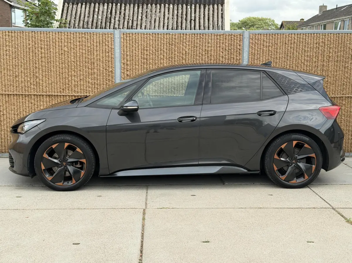 Adrenaline One 62 kWh SoH 91,21% Stuur en- stoelverwarming | LED verlichting | Apple CarPlay/Android Auto | Cruise control adaptief | Climate control | Parkeersensoren voor en achter | Achte