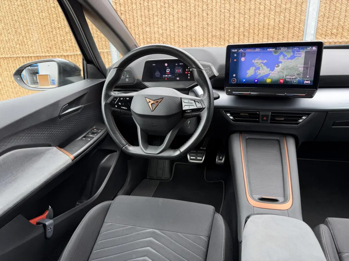 Adrenaline One 62 kWh SoH 91,21% Stuur en- stoelverwarming | LED verlichting | Apple CarPlay/Android Auto | Cruise control adaptief | Climate control | Parkeersensoren voor en achter | Achte