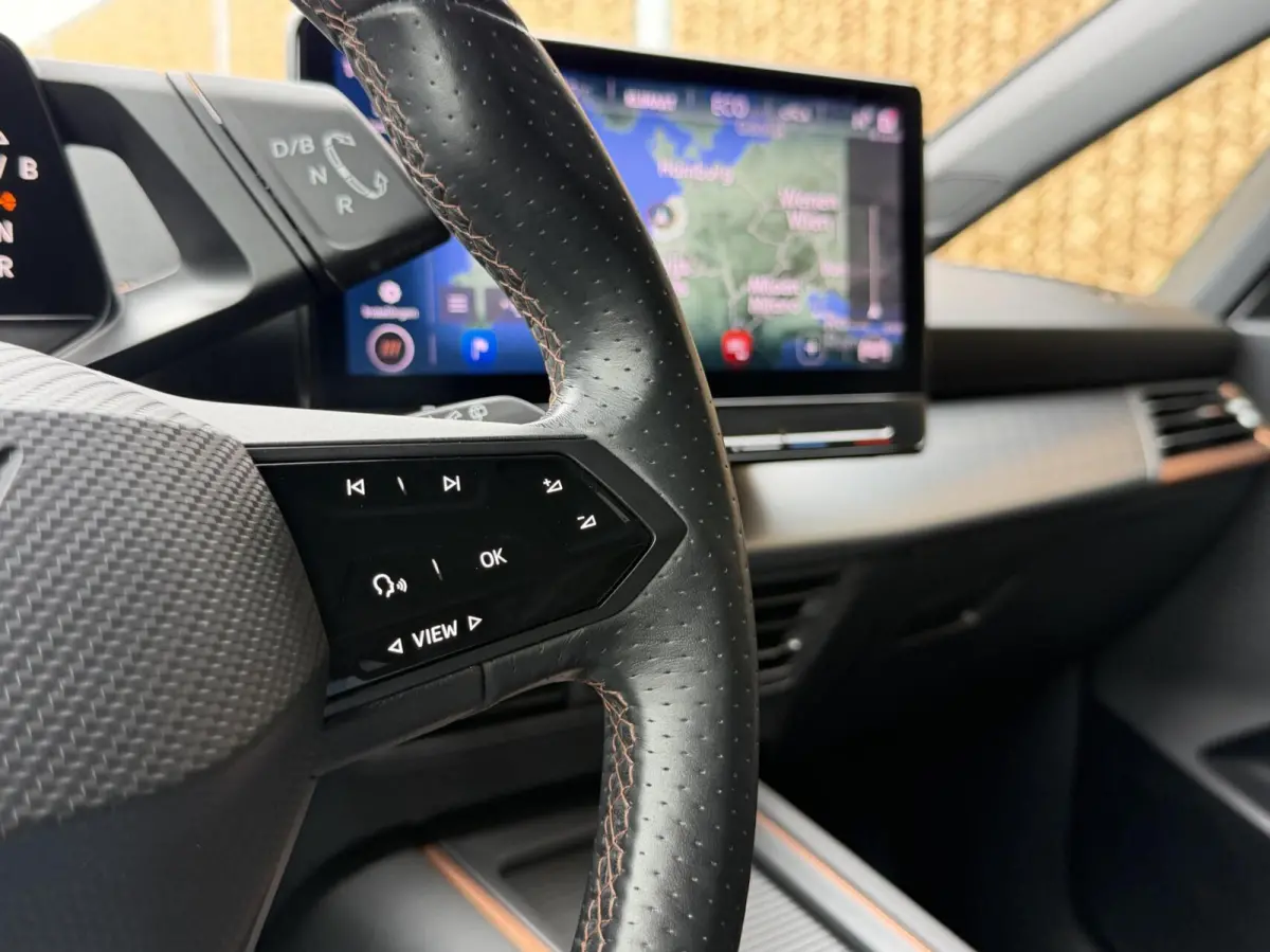 Adrenaline One 62 kWh SoH 91,21% Stuur en- stoelverwarming | LED verlichting | Apple CarPlay/Android Auto | Cruise control adaptief | Climate control | Parkeersensoren voor en achter | Achte