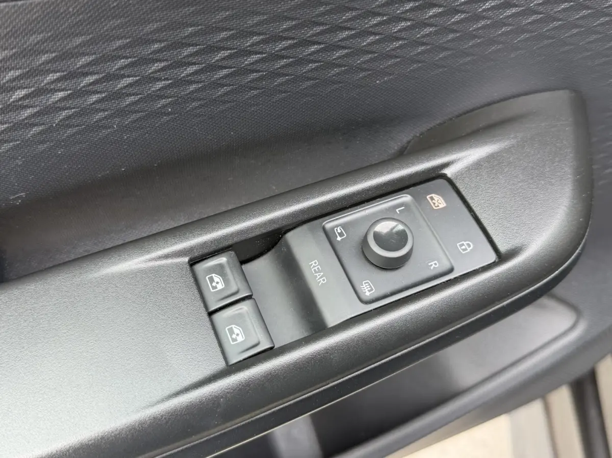 Adrenaline One 62 kWh SoH 91,21% Stuur en- stoelverwarming | LED verlichting | Apple CarPlay/Android Auto | Cruise control adaptief | Climate control | Parkeersensoren voor en achter | Achte