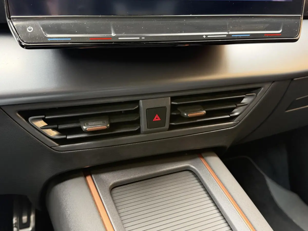 Adrenaline One 62 kWh SoH 91,21% Stuur en- stoelverwarming | LED verlichting | Apple CarPlay/Android Auto | Cruise control adaptief | Climate control | Parkeersensoren voor en achter | Achte