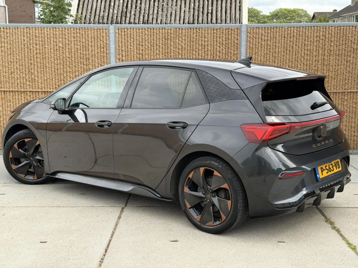 Adrenaline One 62 kWh SoH 91,21% Stuur en- stoelverwarming | LED verlichting | Apple CarPlay/Android Auto | Cruise control adaptief | Climate control | Parkeersensoren voor en achter | Achte