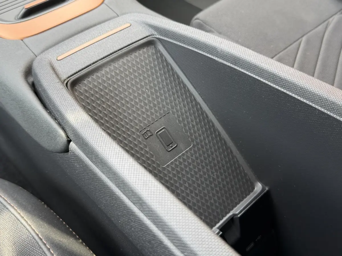 Adrenaline One 62 kWh SoH 91,21% Stuur en- stoelverwarming | LED verlichting | Apple CarPlay/Android Auto | Cruise control adaptief | Climate control | Parkeersensoren voor en achter | Achte