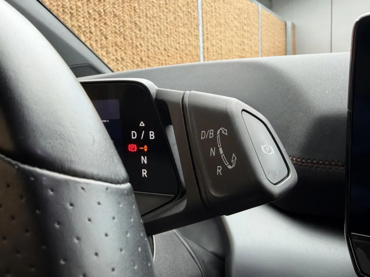 Adrenaline One 62 kWh SoH 91,21% Stuur en- stoelverwarming | LED verlichting | Apple CarPlay/Android Auto | Cruise control adaptief | Climate control | Parkeersensoren voor en achter | Achte