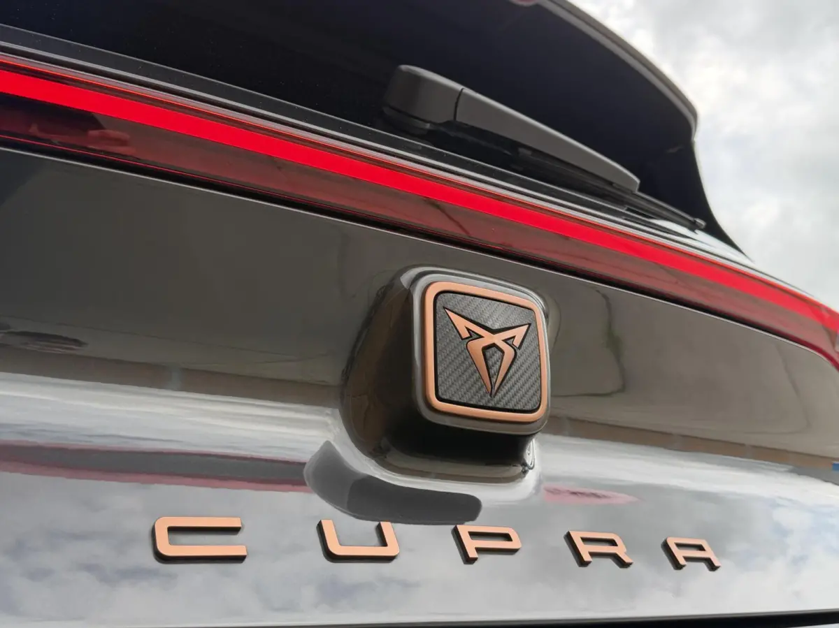 Adrenaline One 62 kWh SoH 91,21% Stuur en- stoelverwarming | LED verlichting | Apple CarPlay/Android Auto | Cruise control adaptief | Climate control | Parkeersensoren voor en achter | Achte