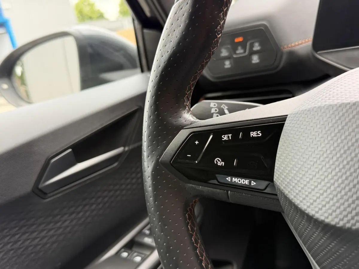 Adrenaline One 62 kWh SoH 91,21% Stuur en- stoelverwarming | LED verlichting | Apple CarPlay/Android Auto | Cruise control adaptief | Climate control | Parkeersensoren voor en achter | Achte