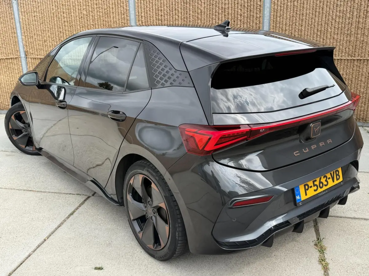 Adrenaline One 62 kWh SoH 91,21% Stuur en- stoelverwarming | LED verlichting | Apple CarPlay/Android Auto | Cruise control adaptief | Climate control | Parkeersensoren voor en achter | Achte