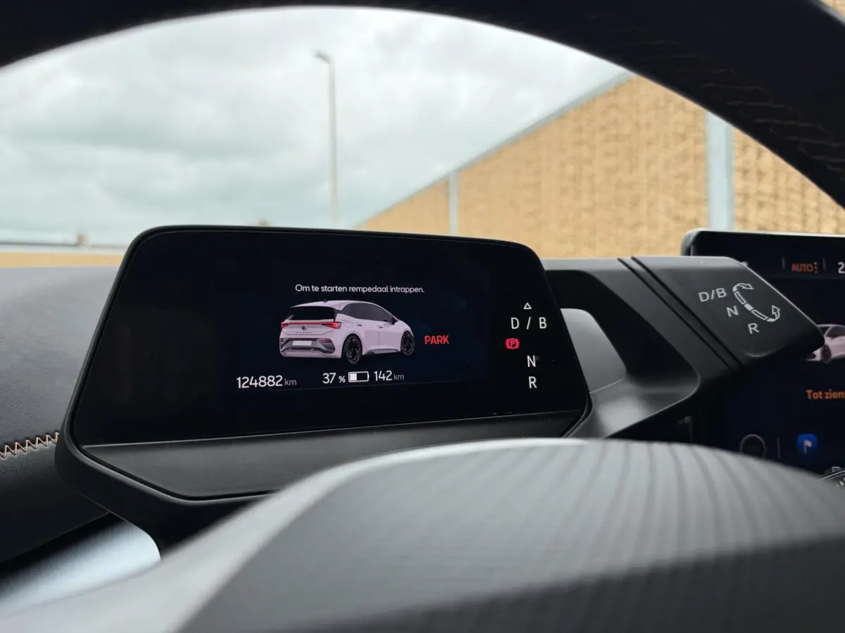 Business 62 kWh SoH 91,98% Aurora Blue | Climate control | Cruise control adaptief | DAB ontvanger | Apple CarPlay/Android Auto | Full-LED | Navigatiesysteem | Parkeersensoren voor en achter