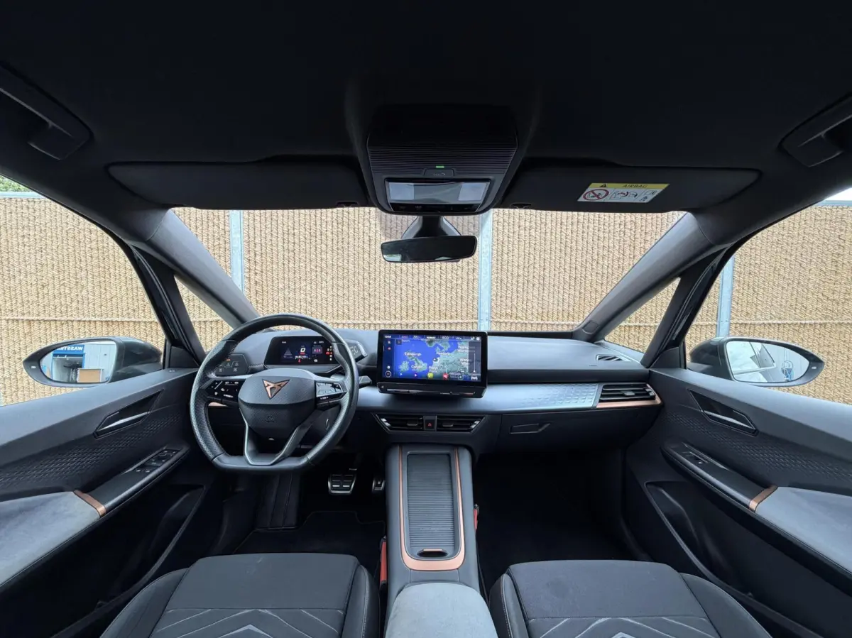 Business 62 kWh SoH 91,98% Aurora Blue | Climate control | Cruise control adaptief | DAB ontvanger | Apple CarPlay/Android Auto | Full-LED | Navigatiesysteem | Parkeersensoren voor en achter