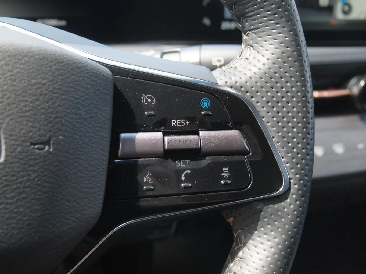 Advance 66 kWh | 360 Camera | Warmtepomp | DAB | Navi | NL-Auto |