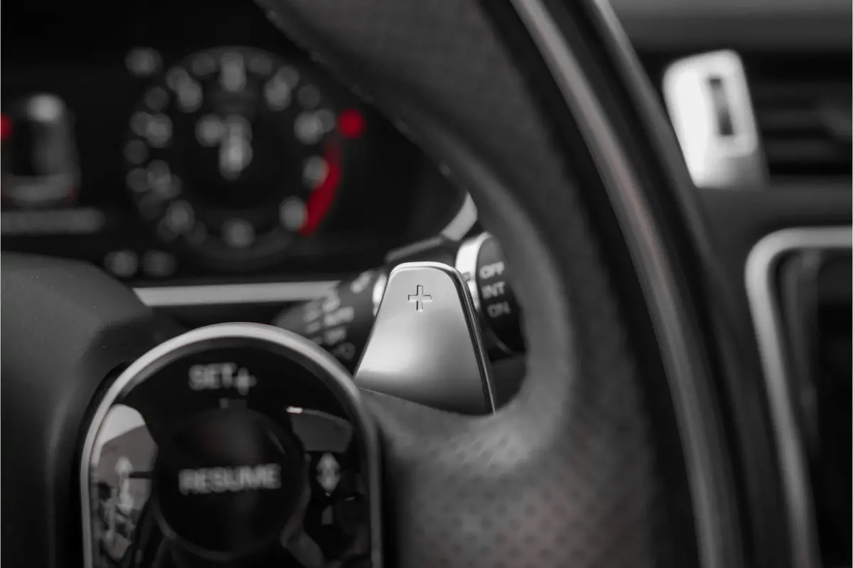 P400e HSE Dynamic Stealth SVO Pano ACC Meridian