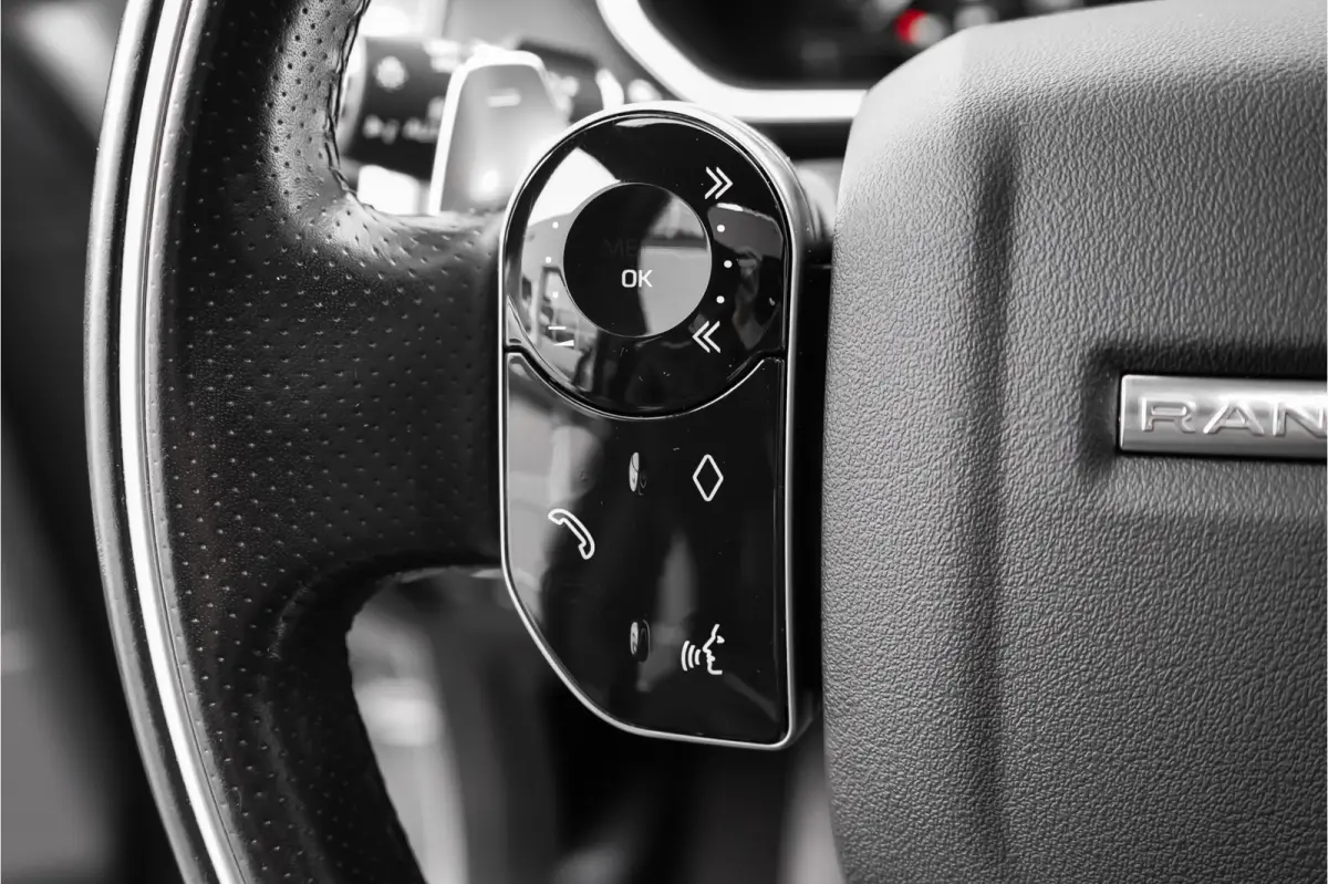 P400e HSE Dynamic Stealth SVO Pano ACC Meridian