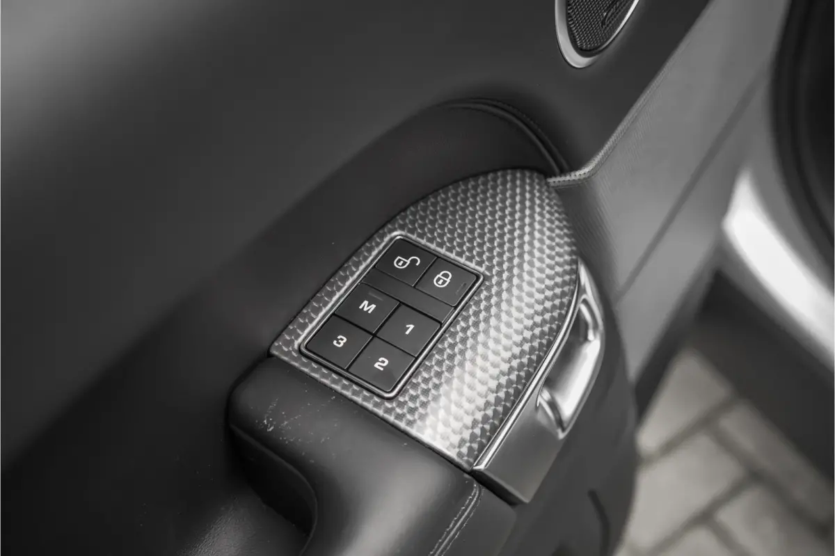 P400e HSE Dynamic Stealth SVO Pano ACC Meridian