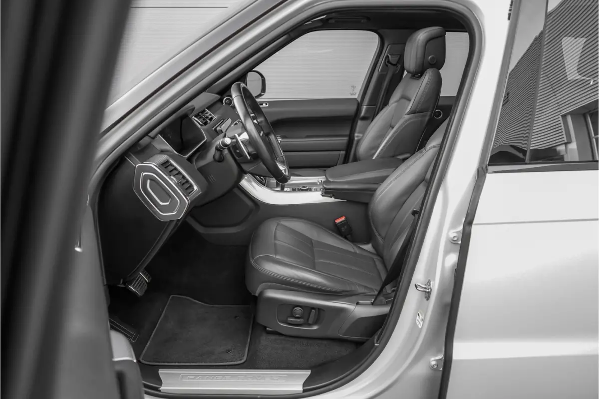 P400e HSE Dynamic Stealth SVO Pano ACC Meridian