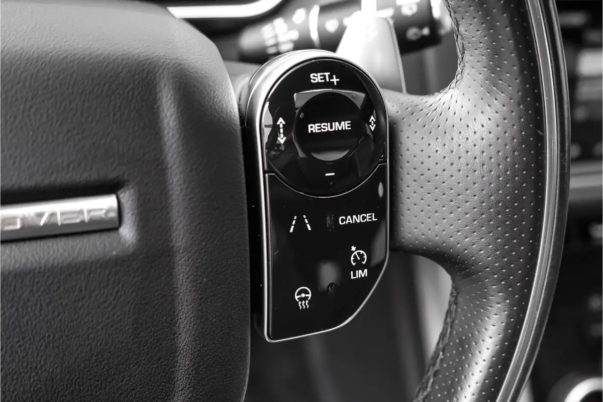 P400e HSE Dynamic Stealth SVO Pano ACC Meridian