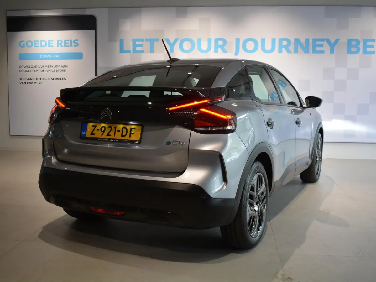 You 50 kWh | Ambiance Urban Grey Comfort Seats | Achteruitrijcamera  | Apple CarPlay / Android Auto | Climate Control |