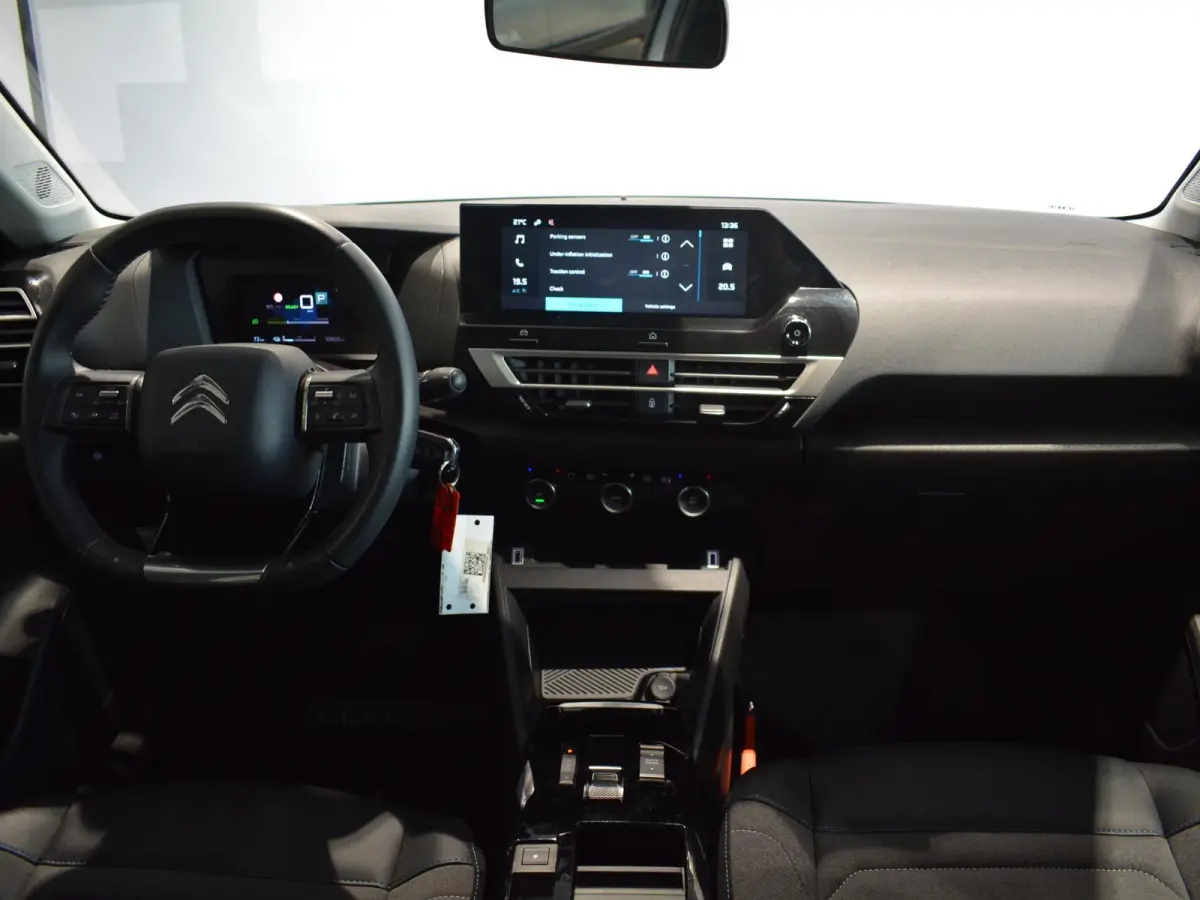 You 50 kWh | Ambiance Urban Grey Comfort Seats | Achteruitrijcamera  | Apple CarPlay / Android Auto | Climate Control |