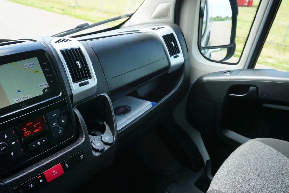 35H 2.3 MultiJet L3H2 in Topstaat |1e eigenaar |Automaat |Grijs |160 pk |3500 KG |2e airbag |Camera |Cruise |Navi |Climate control |Trekhaak |EURO6