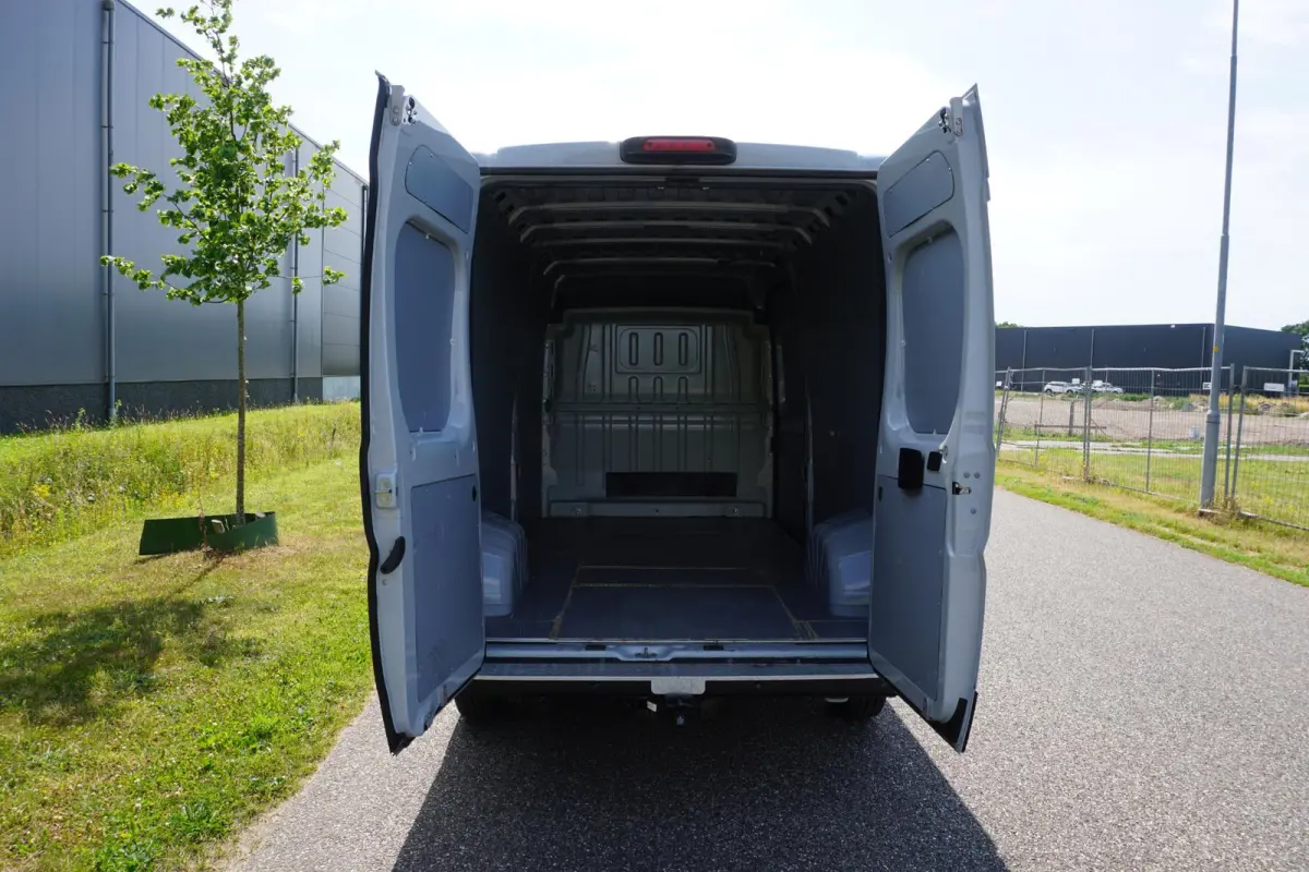 35H 2.3 MultiJet L3H2 in Topstaat |1e eigenaar |Automaat |Grijs |160 pk |3500 KG |2e airbag |Camera |Cruise |Navi |Climate control |Trekhaak |EURO6