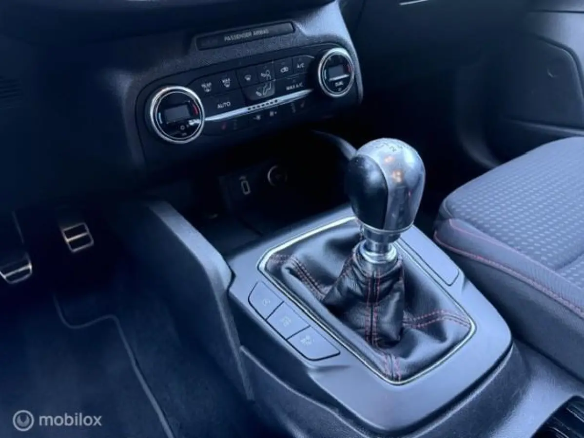 1.5 EcoBoost ST Line Business