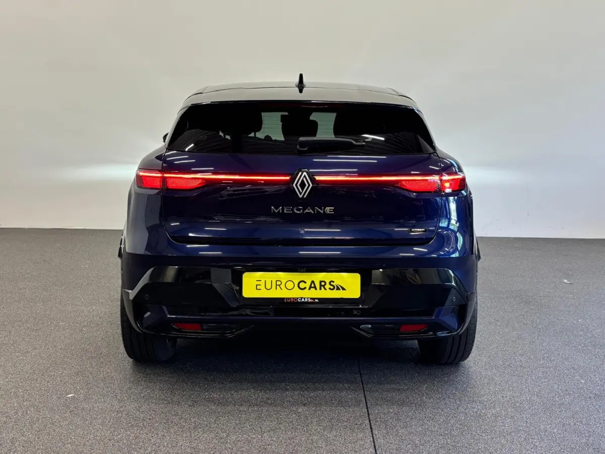 EV60 Techno Navigatie Apple Carplay Android Auto 360 camera Parkeerhulp Adaptive Cruise Control Stoel- en stuurverwarming Dodehoekassistent Full Led Climate Control