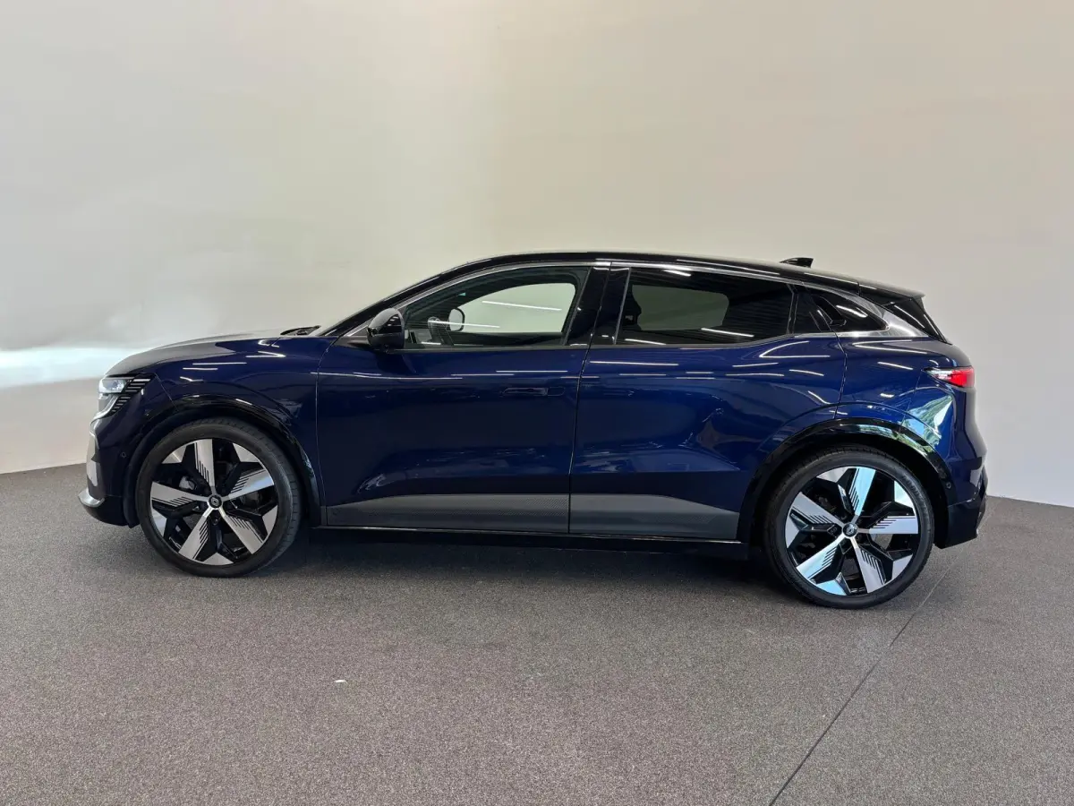 EV60 Techno Navigatie Apple Carplay Android Auto 360 camera Parkeerhulp Adaptive Cruise Control Stoel- en stuurverwarming Dodehoekassistent Full Led Climate Control