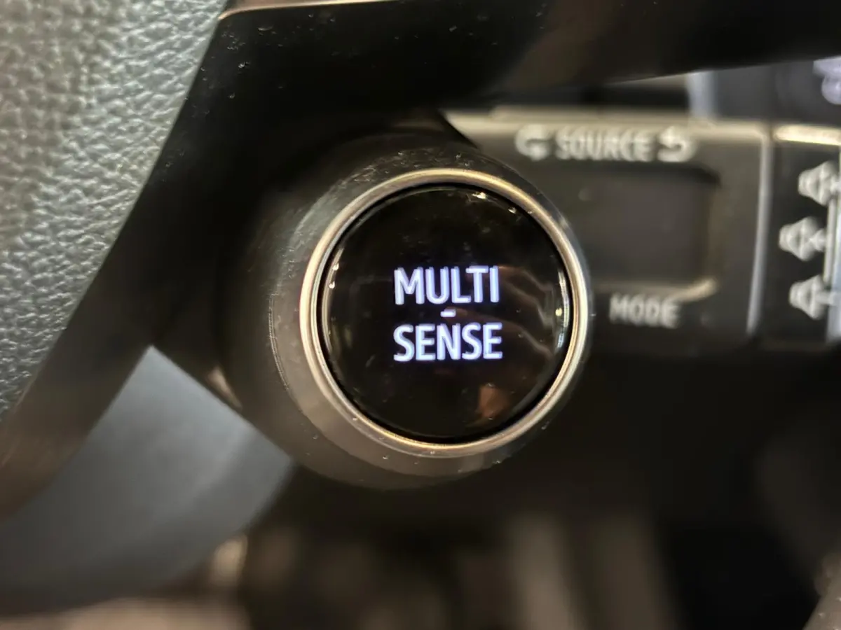 EV60 Techno Navigatie Apple Carplay Android Auto 360 camera Parkeerhulp Adaptive Cruise Control Stoel- en stuurverwarming Dodehoekassistent Full Led Climate Control