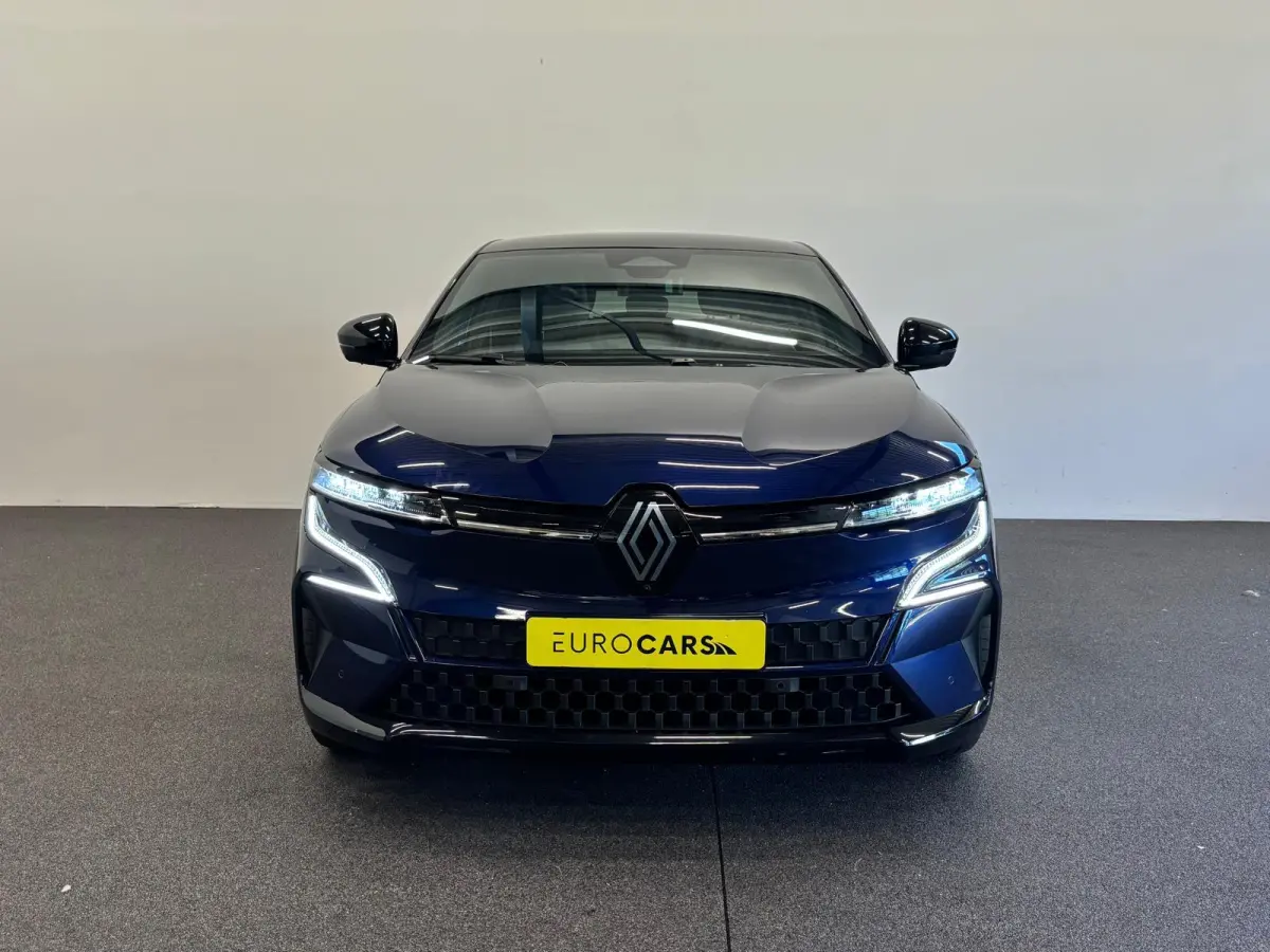 EV60 Techno Navigatie Apple Carplay Android Auto 360 camera Parkeerhulp Adaptive Cruise Control Stoel- en stuurverwarming Dodehoekassistent Full Led Climate Control
