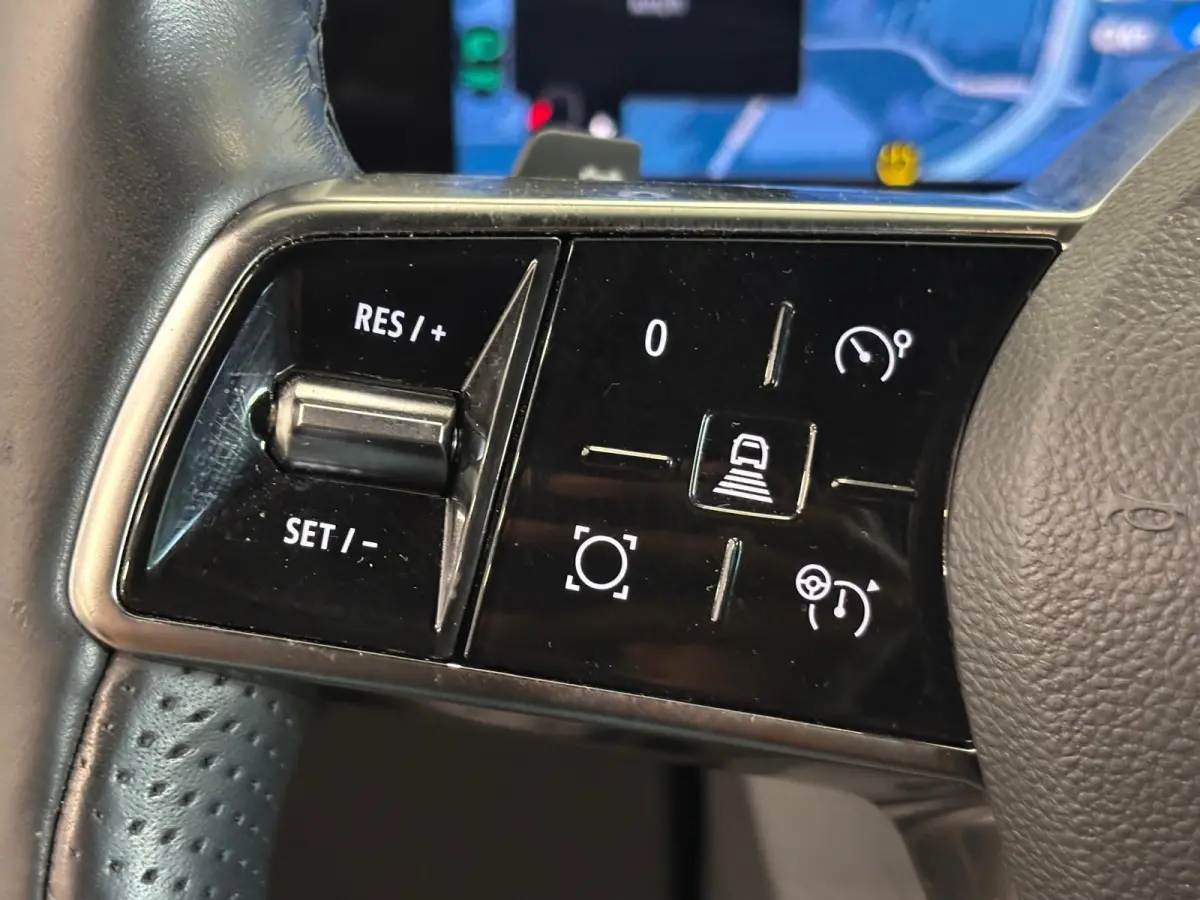 EV60 Techno Navigatie Apple Carplay Android Auto 360 camera Parkeerhulp Adaptive Cruise Control Stoel- en stuurverwarming Dodehoekassistent Full Led Climate Control