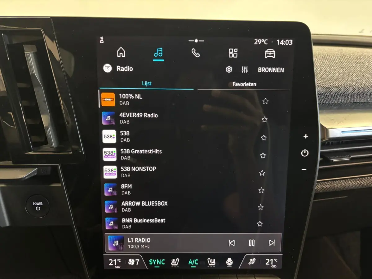 EV60 Techno Navigatie Apple Carplay Android Auto 360 camera Parkeerhulp Adaptive Cruise Control Stoel- en stuurverwarming Dodehoekassistent Full Led Climate Control