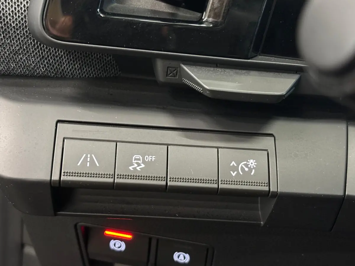 EV60 Techno Navigatie Apple Carplay Android Auto 360 camera Parkeerhulp Adaptive Cruise Control Stoel- en stuurverwarming Dodehoekassistent Full Led Climate Control