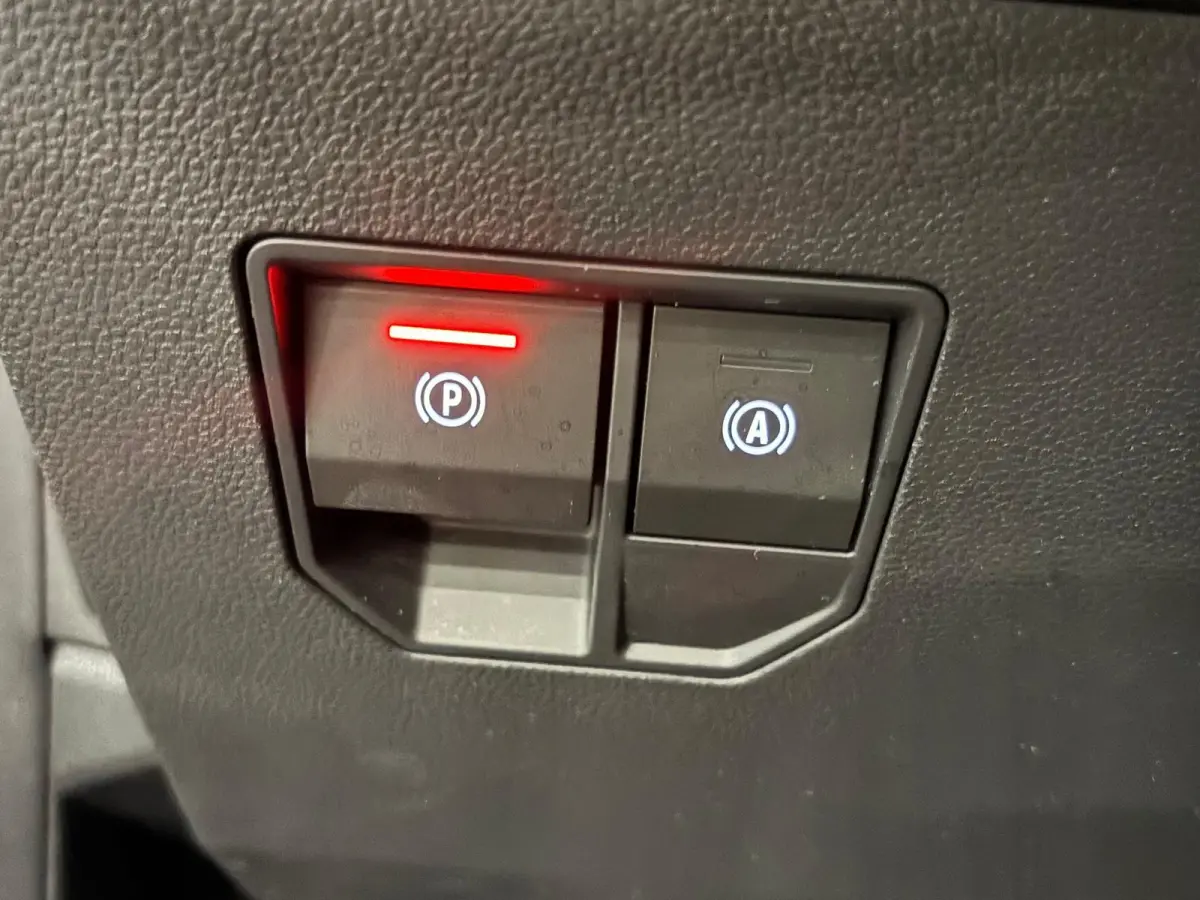 EV60 Techno Navigatie Apple Carplay Android Auto 360 camera Parkeerhulp Adaptive Cruise Control Stoel- en stuurverwarming Dodehoekassistent Full Led Climate Control