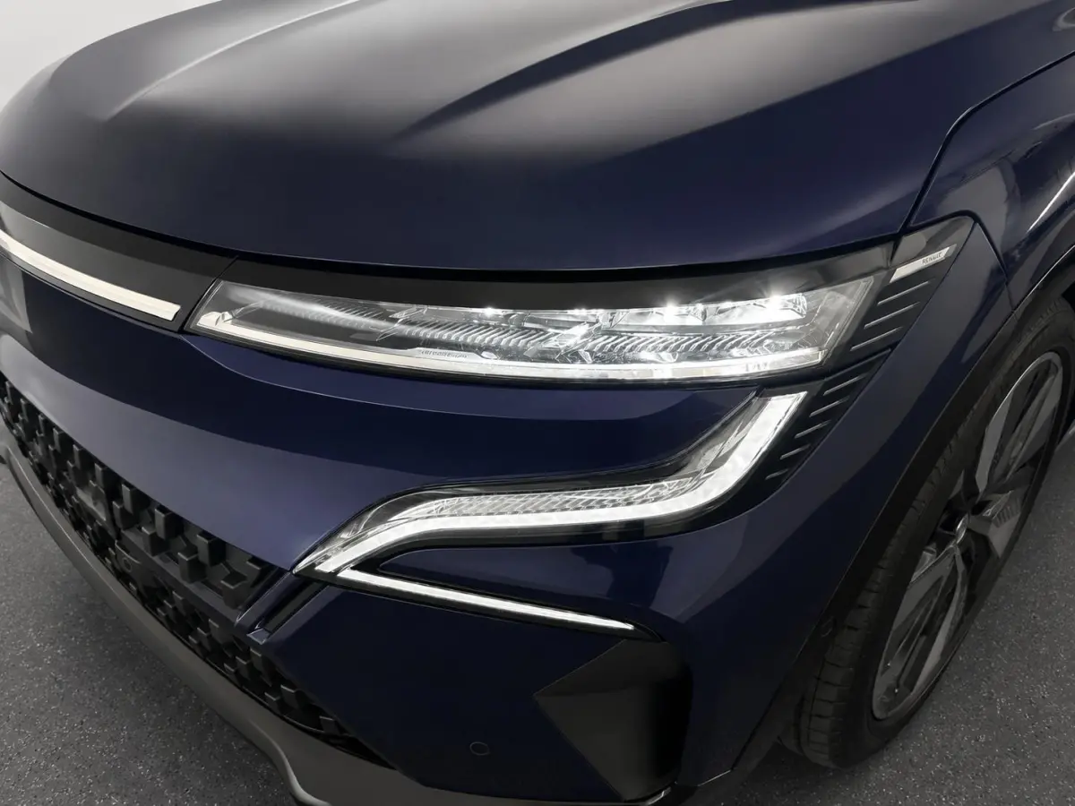 EV60 Techno Navigatie Apple Carplay Android Auto 360 camera Parkeerhulp Adaptive Cruise Control Stoel- en stuurverwarming Dodehoekassistent Full Led Climate Control