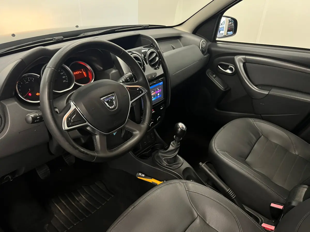 1.2 TCe 4x2 Blackshadow / Navi / 1e eig. /