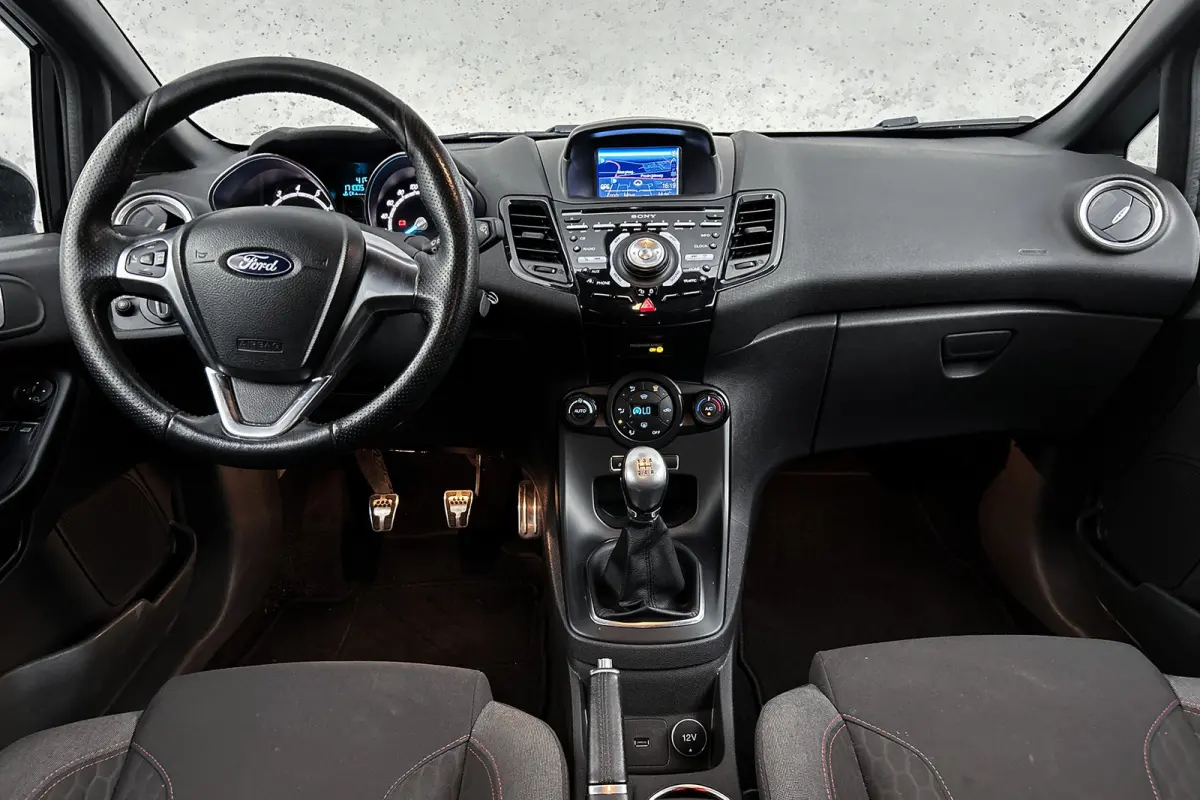 ST 1.0 EcoBoost Titanium | Navigatie | Lichtmetalen velgen | Airco