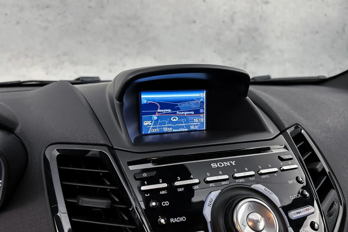 ST 1.0 EcoBoost Titanium | Navigatie | Lichtmetalen velgen | Airco