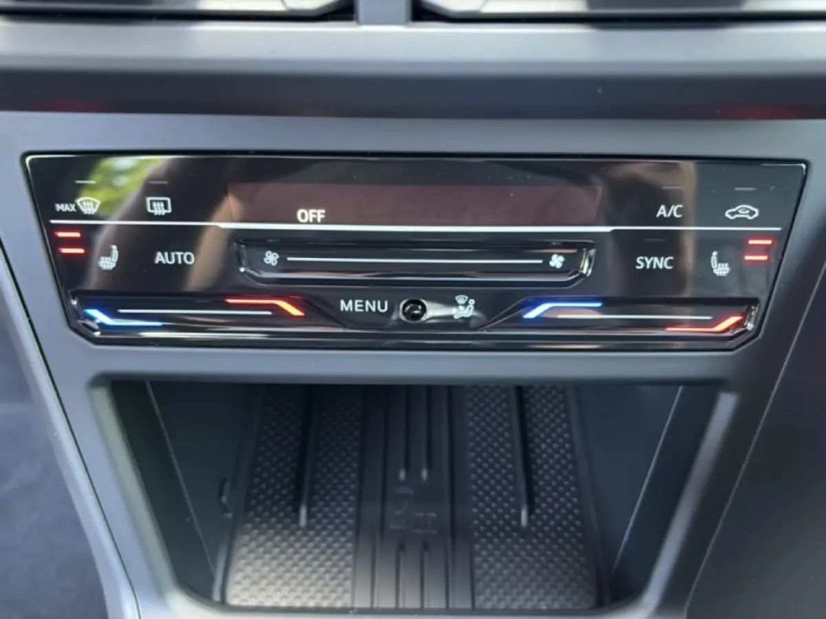 1.5 TS DSG R-LINE BLACK STYLE PANO-DAK/CAMERA/ACC/CLIMA/STOELVERW/CARPLAY