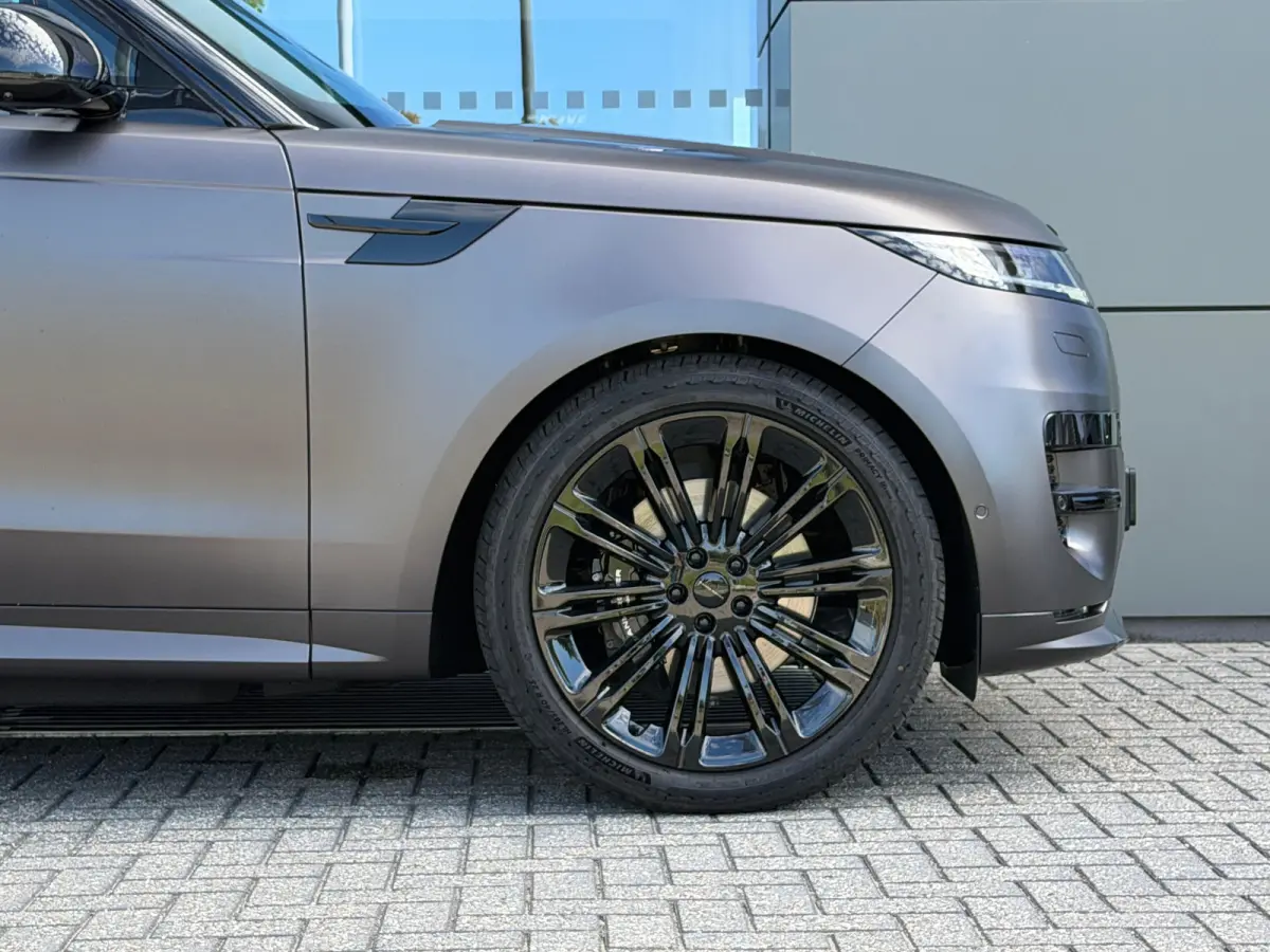 P460e Dynamic SE | Satin wrap | Head-up | 23 Inch | Meridian 3D | Black pack | Stoelkoeling | Lederen dashboard