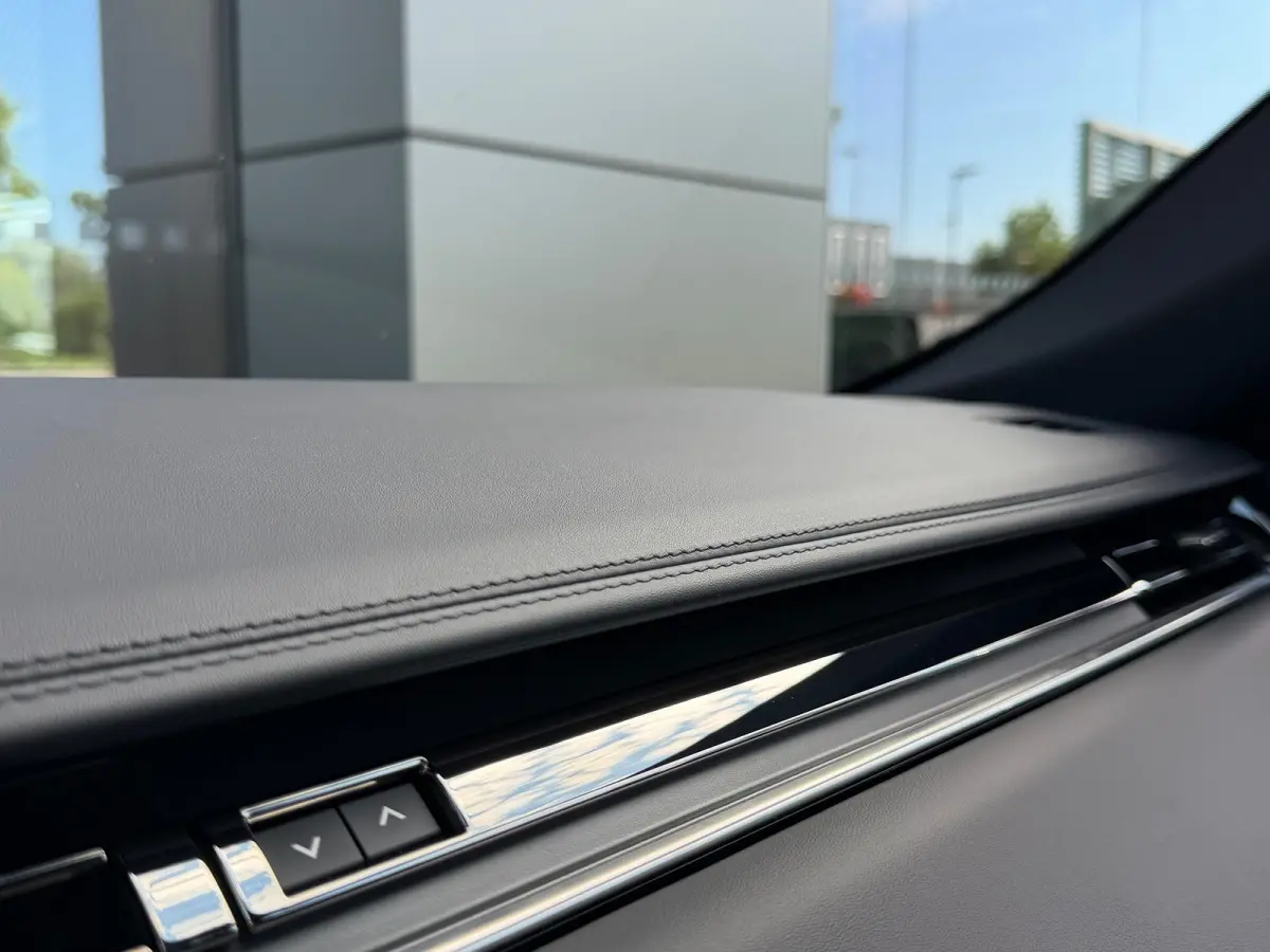 P460e Dynamic SE | Satin wrap | Head-up | 23 Inch | Meridian 3D | Black pack | Stoelkoeling | Lederen dashboard