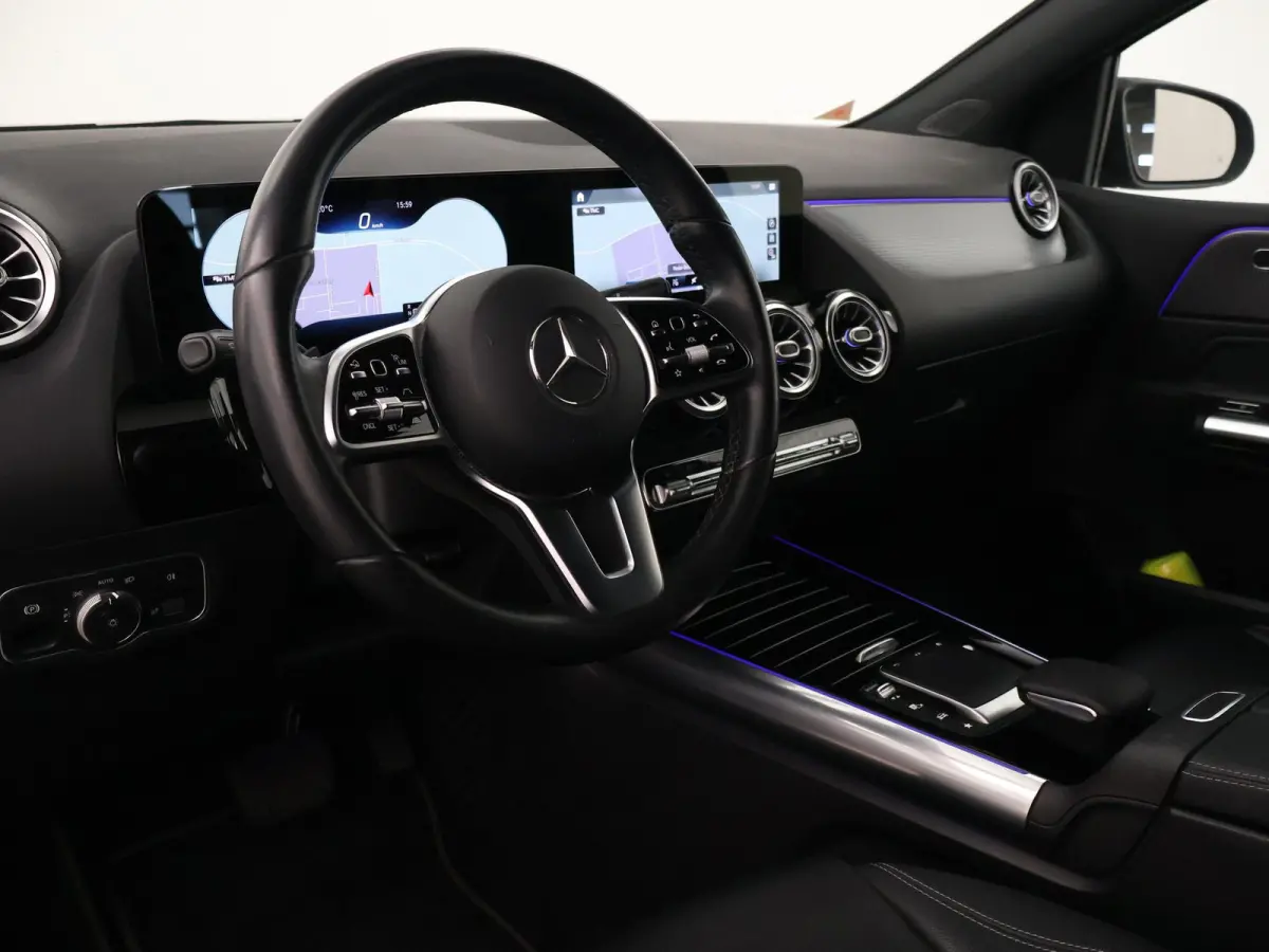 250e PREMIUM + SFEERVERLICHTING | ADAPTIVE CRUISE | 360 CAMERA | 18 INCH | WIDESCREEN