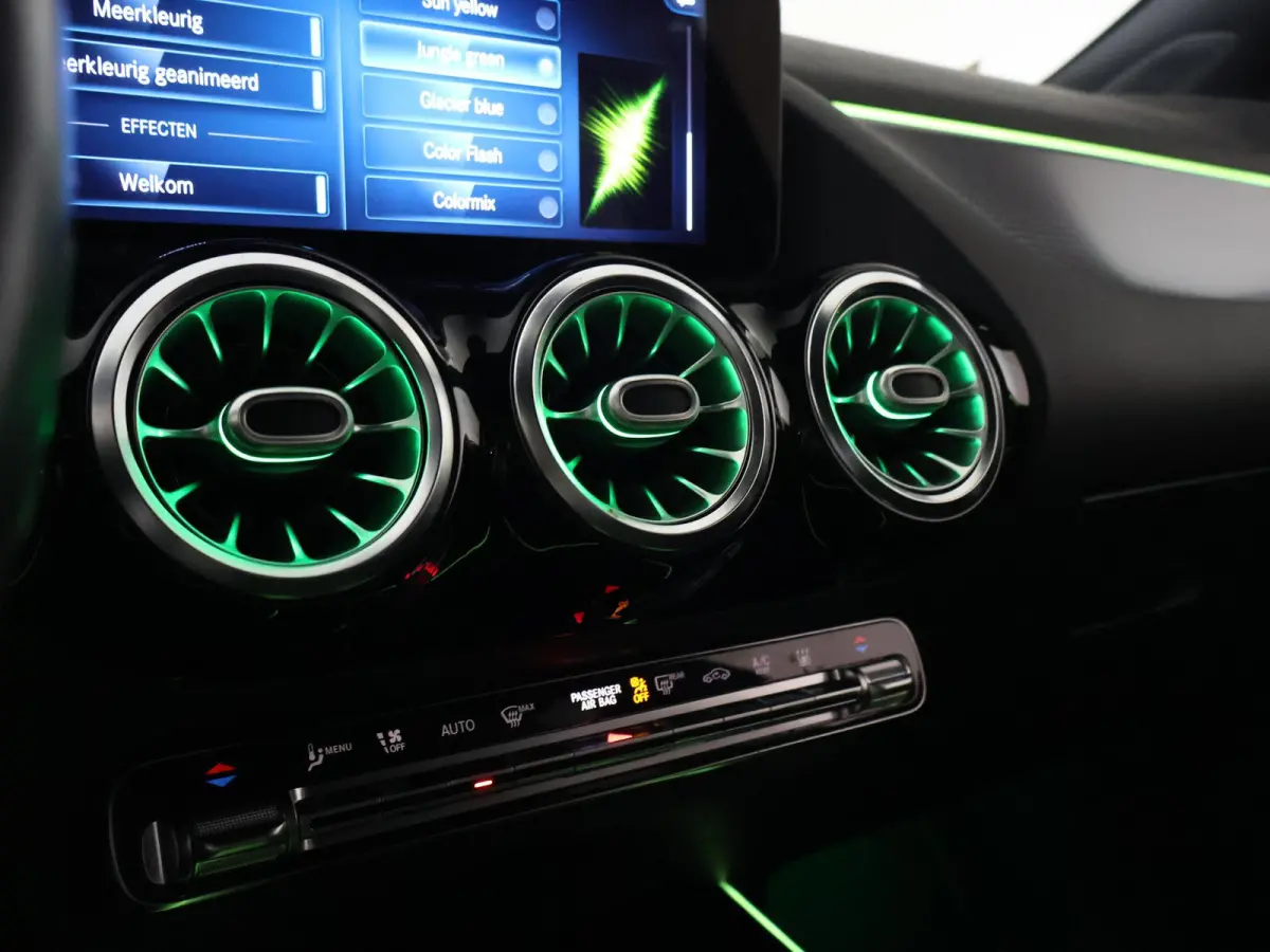 250e PREMIUM + SFEERVERLICHTING | ADAPTIVE CRUISE | 360 CAMERA | 18 INCH | WIDESCREEN
