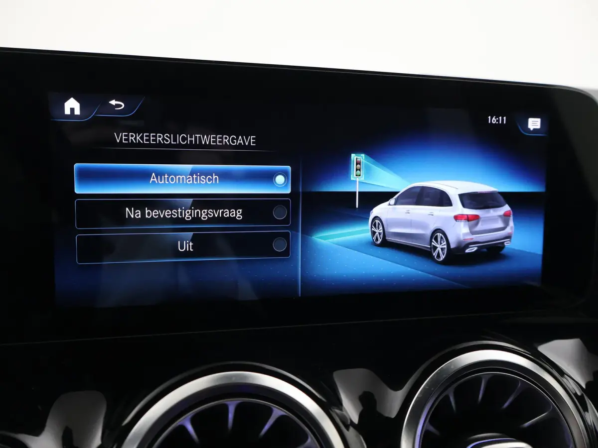 250e PREMIUM + SFEERVERLICHTING | ADAPTIVE CRUISE | 360 CAMERA | 18 INCH | WIDESCREEN