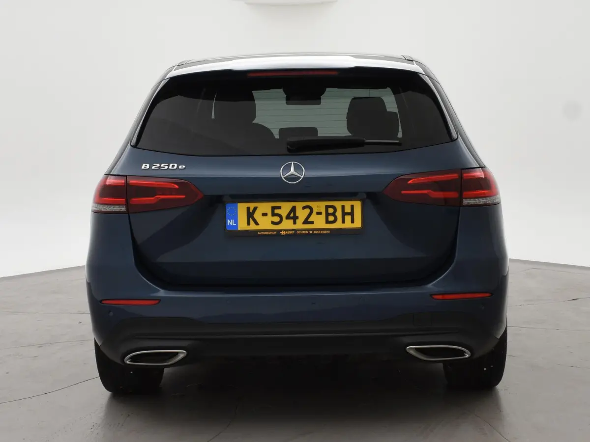 250e PREMIUM + SFEERVERLICHTING | ADAPTIVE CRUISE | 360 CAMERA | 18 INCH | WIDESCREEN