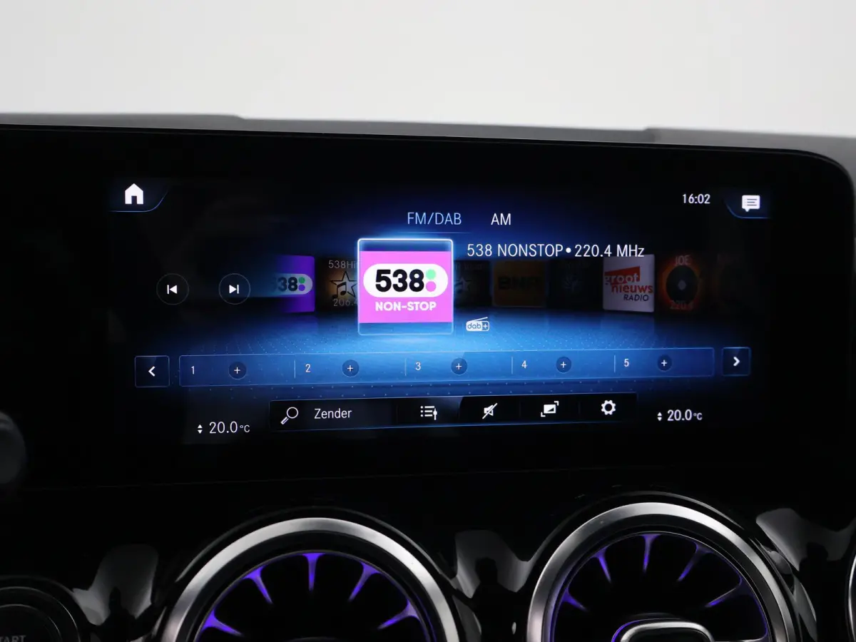 250e PREMIUM + SFEERVERLICHTING | ADAPTIVE CRUISE | 360 CAMERA | 18 INCH | WIDESCREEN