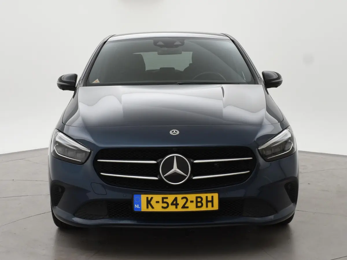 250e PREMIUM + SFEERVERLICHTING | ADAPTIVE CRUISE | 360 CAMERA | 18 INCH | WIDESCREEN