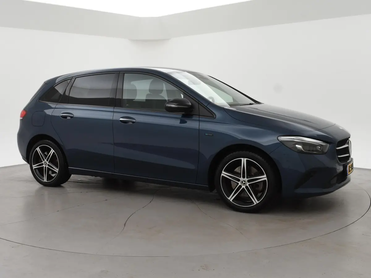 250e PREMIUM + SFEERVERLICHTING | ADAPTIVE CRUISE | 360 CAMERA | 18 INCH | WIDESCREEN