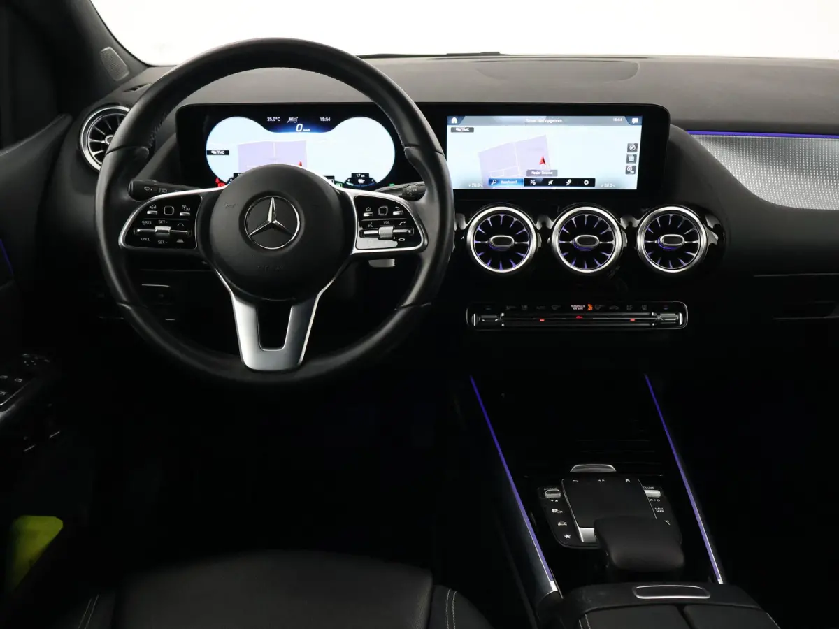 250e PREMIUM + SFEERVERLICHTING | ADAPTIVE CRUISE | 360 CAMERA | 18 INCH | WIDESCREEN